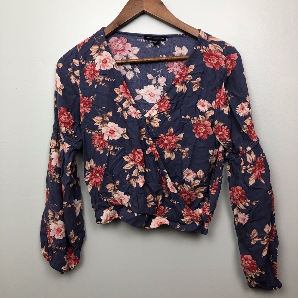 💜American Eagle Purple Floral V-Neck Long Sleeve